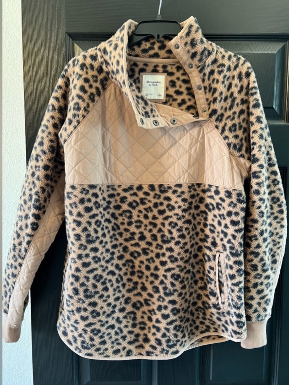 Abercrombie & Fitch Pullover Sweatshirt - Large - Leopard